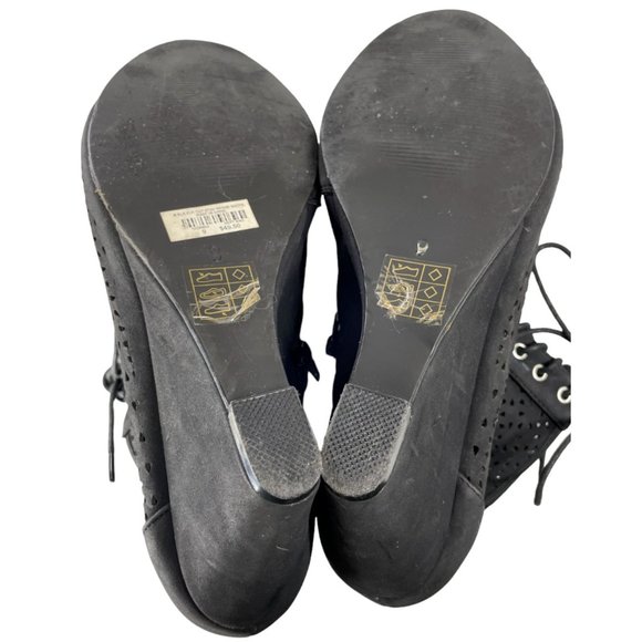 Torrid Women's Shawna Black Faux Leather Laser Cut Peep Toe Bootie Size 9W - Picture 6 of 8